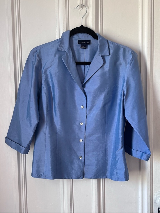 Ann Taylor Tops - Women’s Ann Taylor Blue Button Front 100% Silk 3/4 Sleeve Blue Size 10